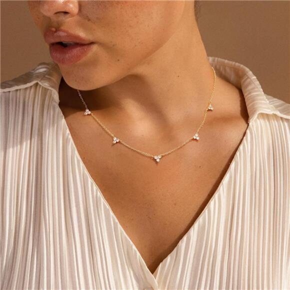 Lucky Clover Necklace | Dainty Pendant with Four-Leaf Clover Charm - Picture 2 of 6